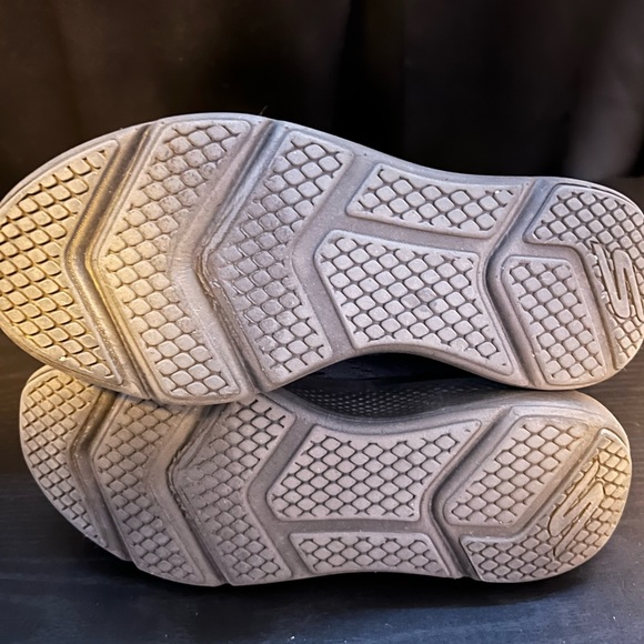 Skechers Go Run Black Tennis Shoes Size 9 Platform Goga Mat Insole - Picture 4 of 8